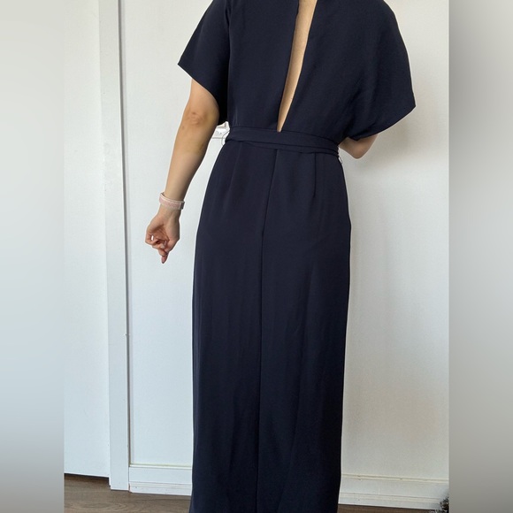 Navy elegant V-neck dress. Only worn once. - Picture 4 of 4